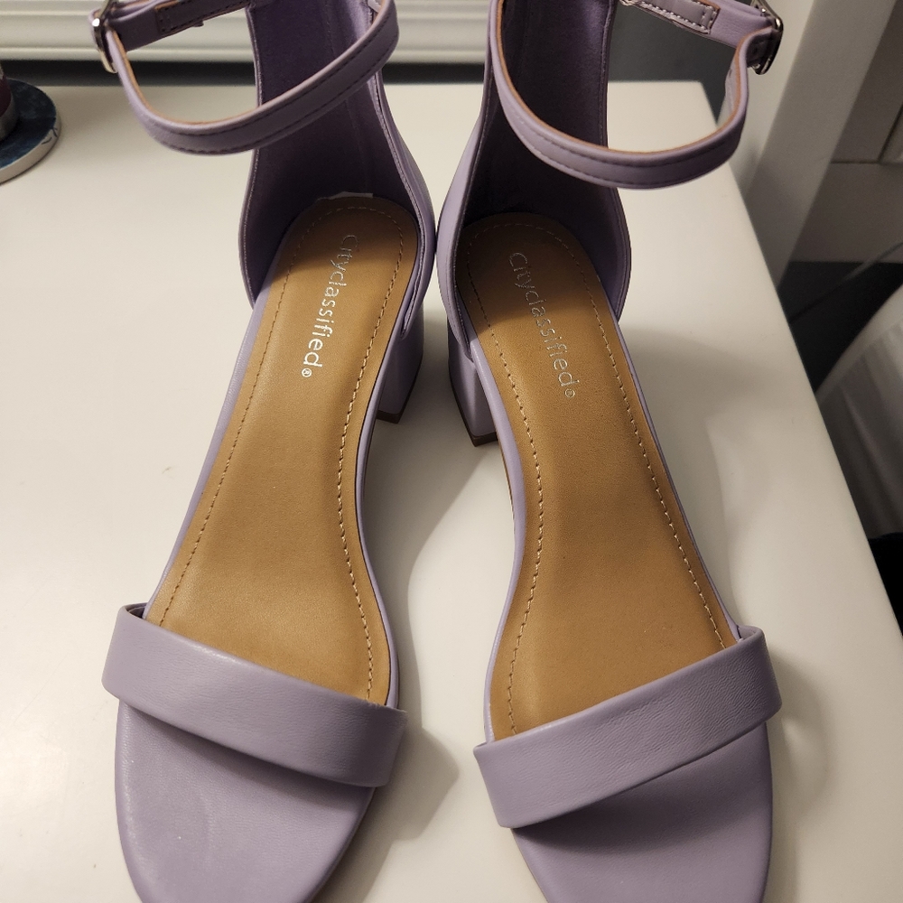 City classified lavender low heels